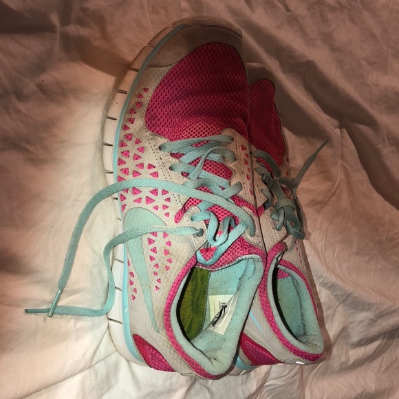 Nike Trainers Baby Blue and Pink - Picture 2 of 5
